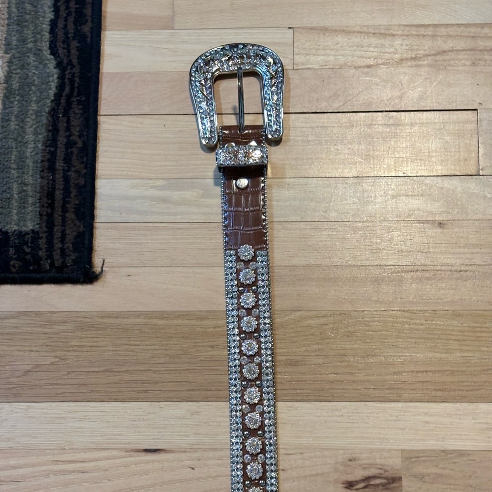Angel Ranch belt. Size medium. Length is 39.5 inches.